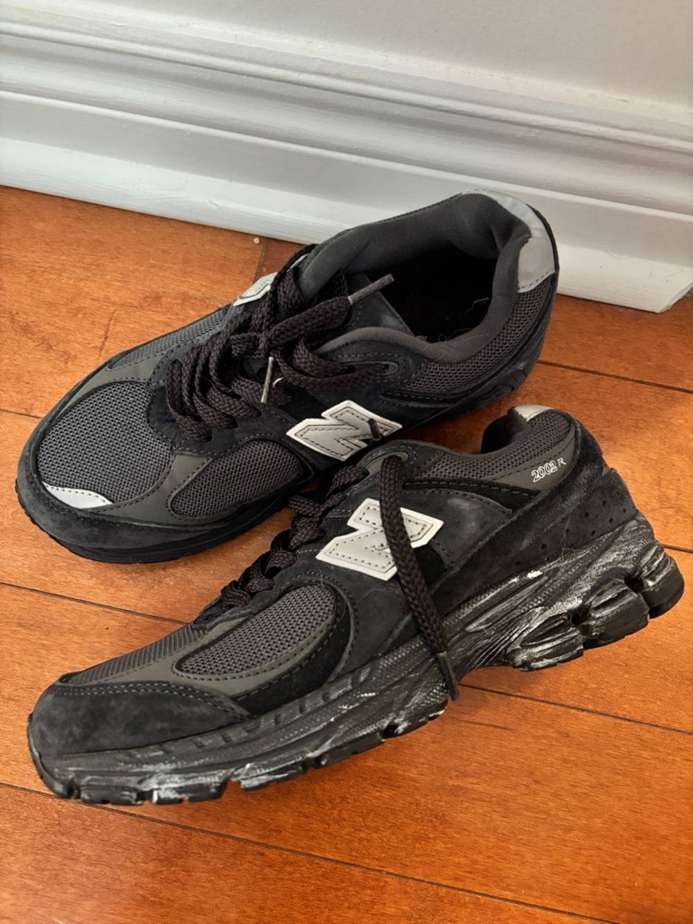 New Balance Women‘s Sneakers 2002R